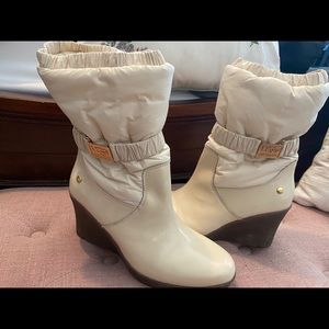 UGG boots - size 9 only wore 1 time